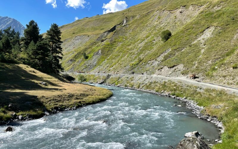 Meditation zum Loslassen – Traumreise an einen Fluss mit Steinen