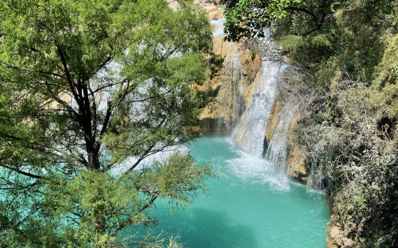 Traumreise nach Laos der reinigende Wasserfall